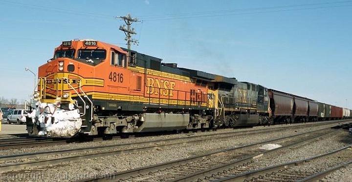 BNSF 4816 at DILWORTH.jpg